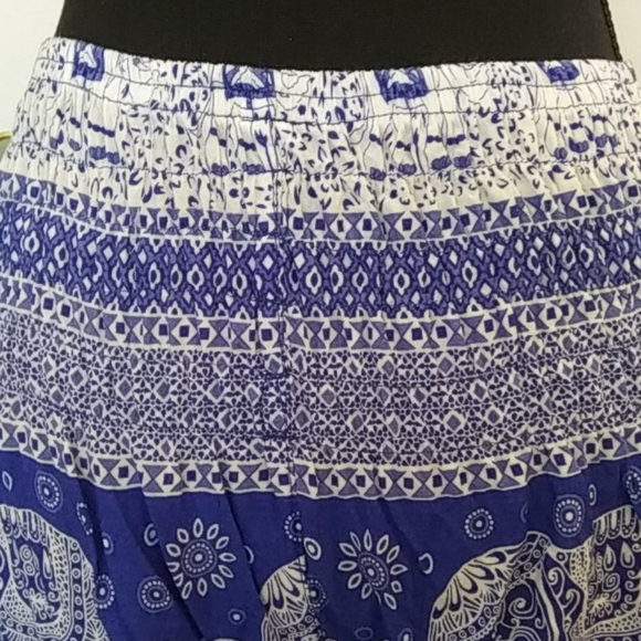 🐘💙Blue & White Print Crop Pant W/Pockets SZ M/L - Picture 4 of 4